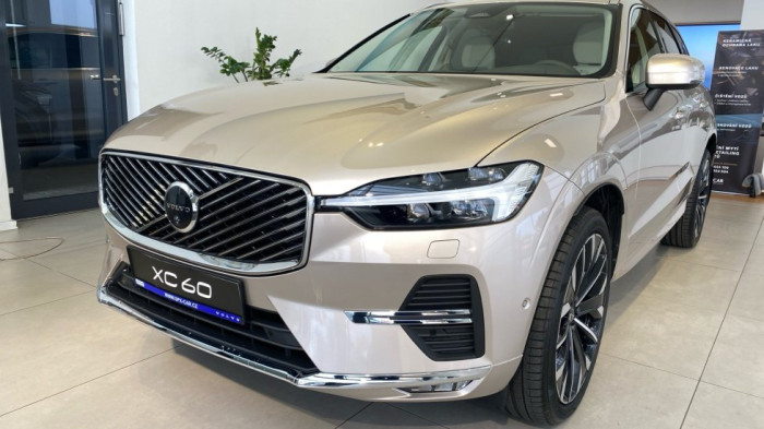 Volvo XC60 PLUS BRIGHT, B5 AWD, 184+10 kW / 250+14 HP na operativní leasing