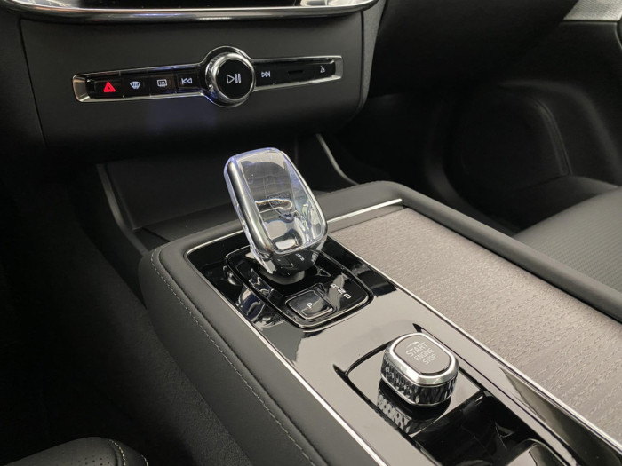 Volvo XC90 T8 AWD Plug-in DARK ULTRA na operativní leasing