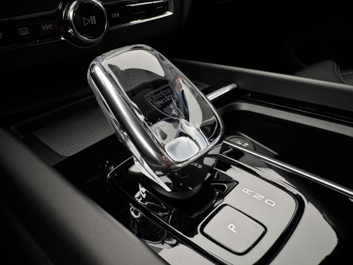 Volvo XC60 B5 AWD AUT PLUS BLACK EDITION na operativní leasing