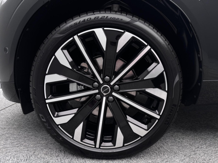 Volvo XC60 B5 AWD AUT BRIGHT PLUS na operativní leasing