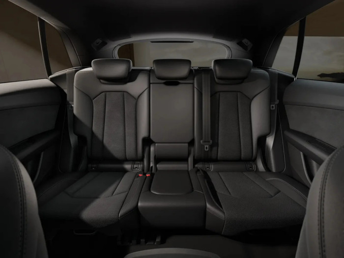 Audi Q8 S line 3.0 TDI 210 kW Nafta 4x4 Automatická převodovka na operativní leasing