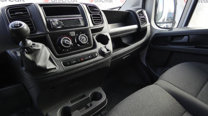 Volvo XC40 B3 PLUS DARK DCT na operativní leasing