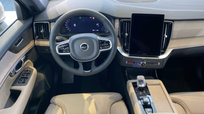 Volvo XC90 PLUS BRIGHT, B5 AWD, 184+10 kW / 250+14 HP na operativní leasing