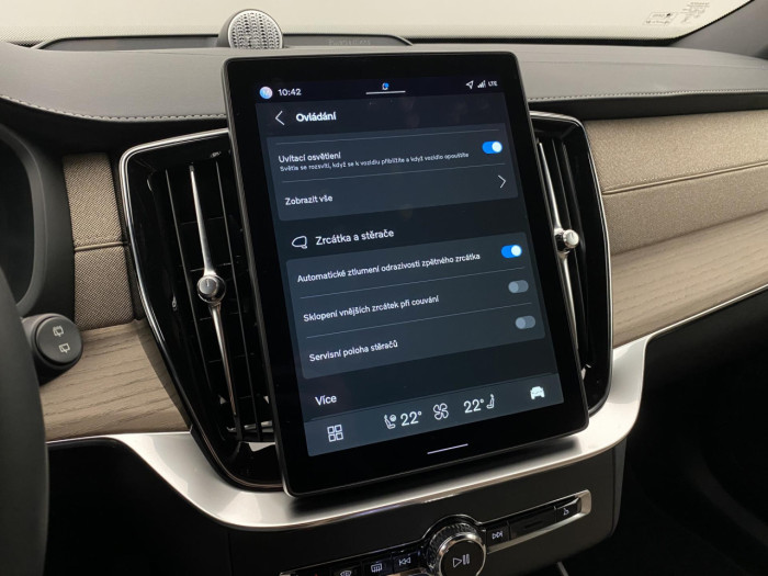 Volvo XC90 T8 AWD Plug-in DARK PLUS 7m na operativní leasing