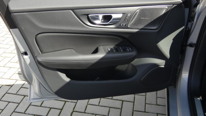 Volvo S60 B5 AWD Ultimate Dark na operativní leasing