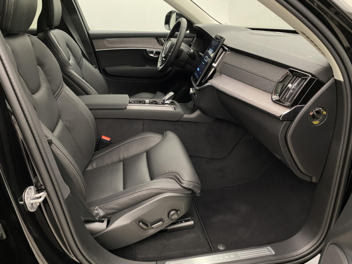 Volvo XC90 T8 AWD RECHARGE DARK PLUS 7m na operativní leasing