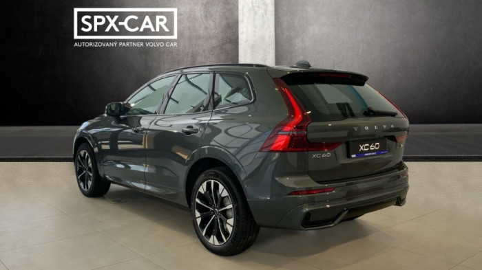 Volvo XC60 PLUS DARK, B5 AWD, 184+10 kW / 250+14 HP na operativní leasing