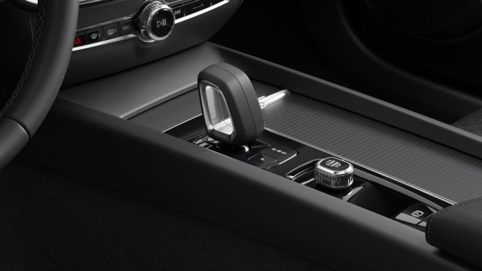 Volvo V60 B4 AUT CORE na operativní leasing