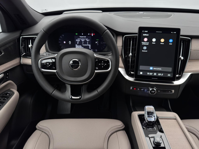 Volvo XC90 T8 AWD Plug-in BRIGHT PLUS 7m na operativní leasing
