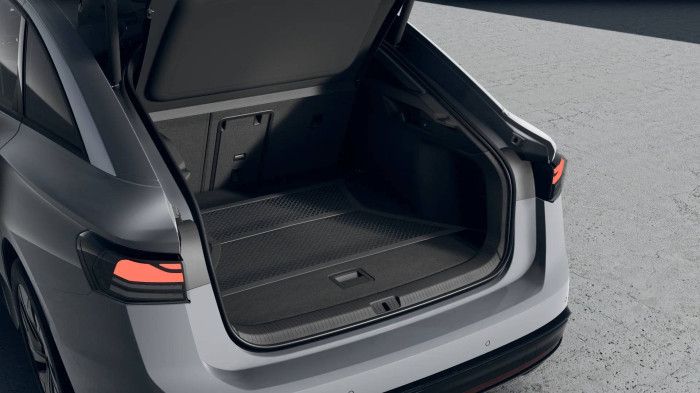 Volkswagen ID.7 Pure 59kWh / 150kW na operativní leasing