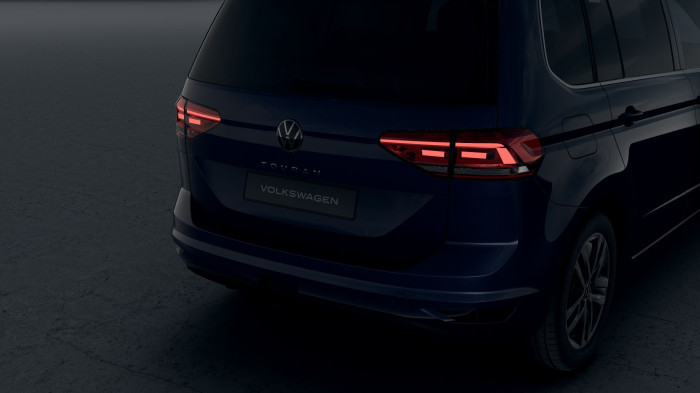 Volkswagen Touran People 1,5 TSI 110 kW EVO2 6G na operativní leasing