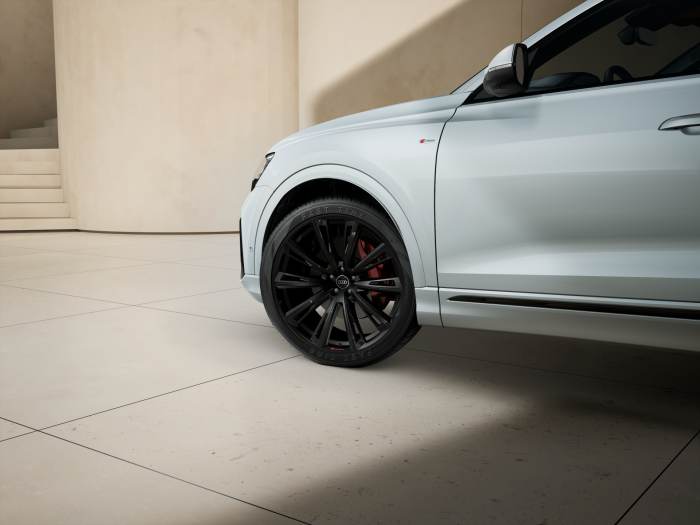 Audi Q8 SUV TDI quattro 210 kW na operativní leasing