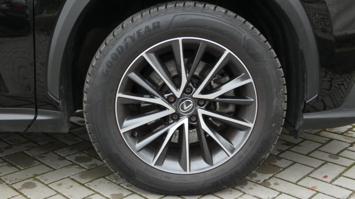 Lexus NX 350h 2.5 E-CVT Comfort Top na operativní leasing