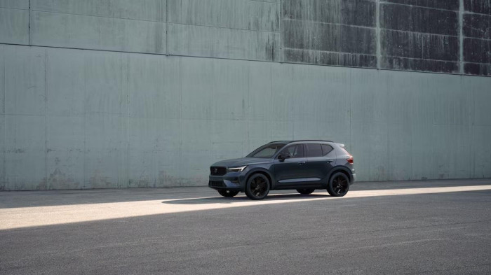 Volvo XC40 B3 AUT PLUS BLACK EDITION na operativní leasing