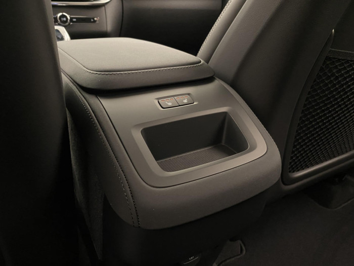Volvo XC90 B5 AWD AUT DARK PLUS 7míst na operativní leasing