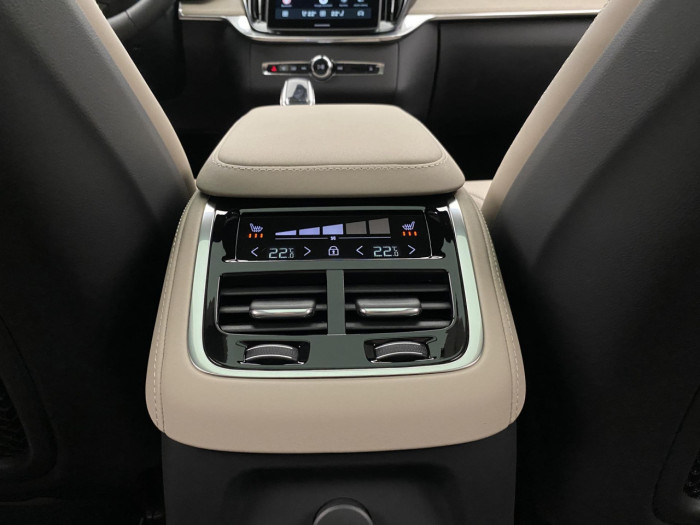 Volvo XC90 T8 AWD Plug-in BRIGHT ULTRA na operativní leasing