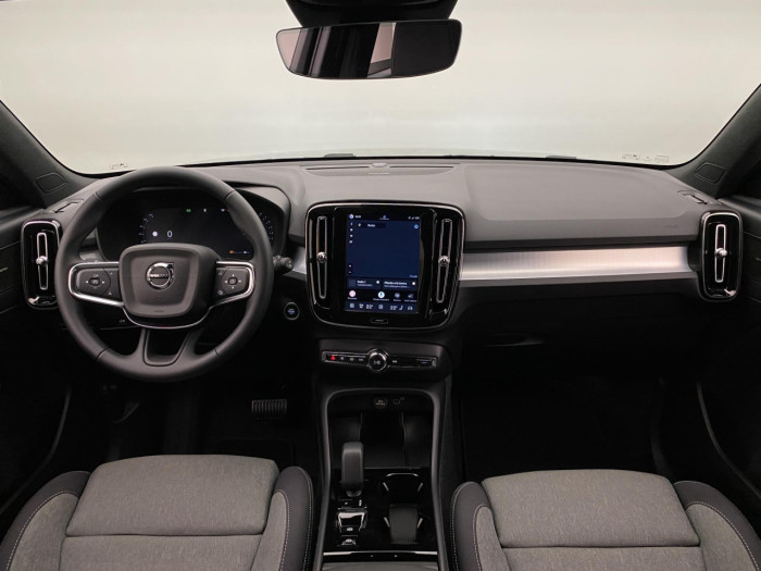 Volvo XC40 B4 AUT DARK PLUS na operativní leasing