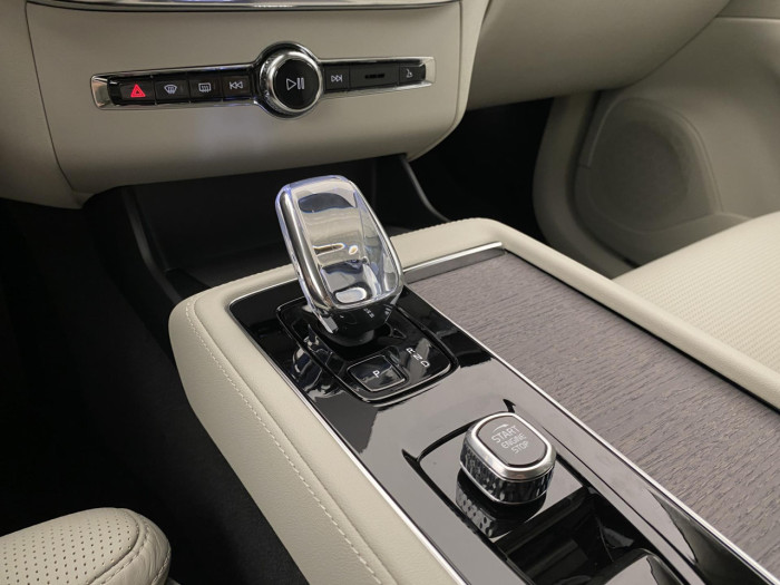 Volvo XC90 T8 AWD Plug-in BRIGHT PLUS 7m na operativní leasing
