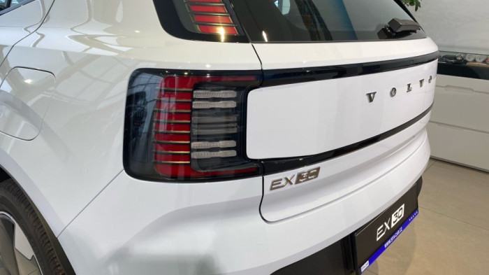 Volvo EX30 PLUS, Single Motor Extended Range, 200 kW / 272 HP na operativní leasing