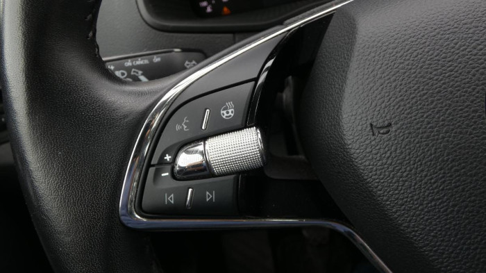Škoda Karoq 1,0 TSI Ambition na operativní leasing