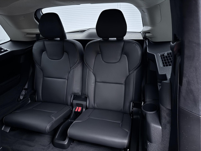 Volvo XC90 T8 AWD Plug-in DARK ULTRA 7 na operativní leasing