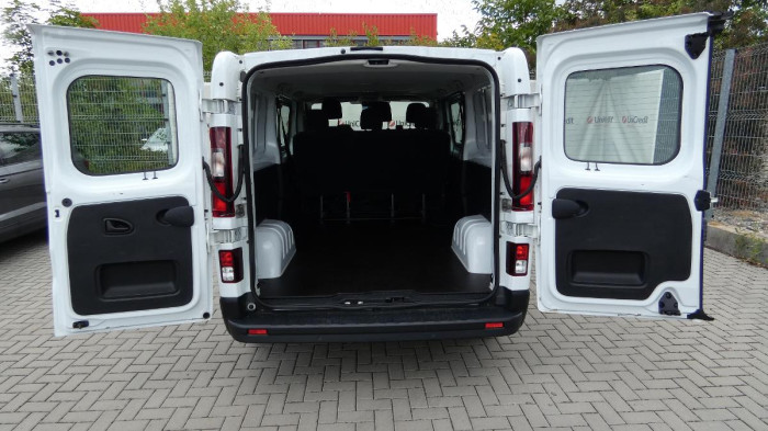 Land Rover Discovery D250 AUTO 4WD na operativní leasing