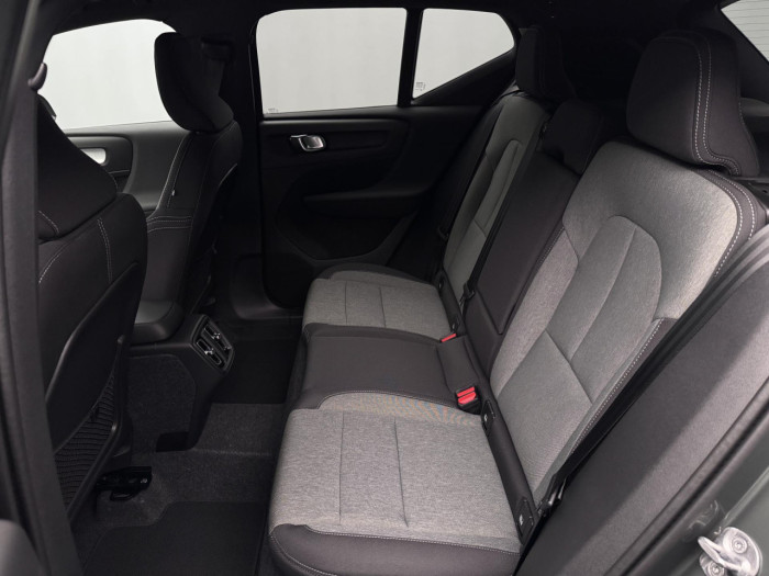 Volvo XC40 B3 AUT DARK PLUS na operativní leasing