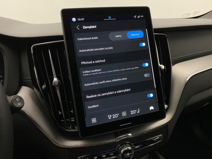 Volvo XC60 B5 AWD AUT ULTRA BLACK EDITION 2.0 Edition na operativní leasing