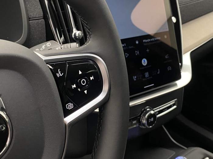 Volvo XC90 T8 AWD RECHARGE BRIGHT PLUS 7m na operativní leasing