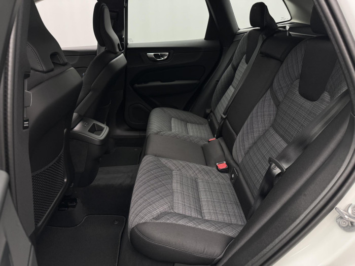 Volvo XC60 B5 AWD AUT CORE na operativní leasing
