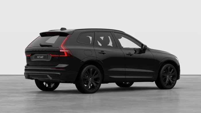 Volvo XC60 B5 AWD AUT PLUS BLACK EDITION na operativní leasing