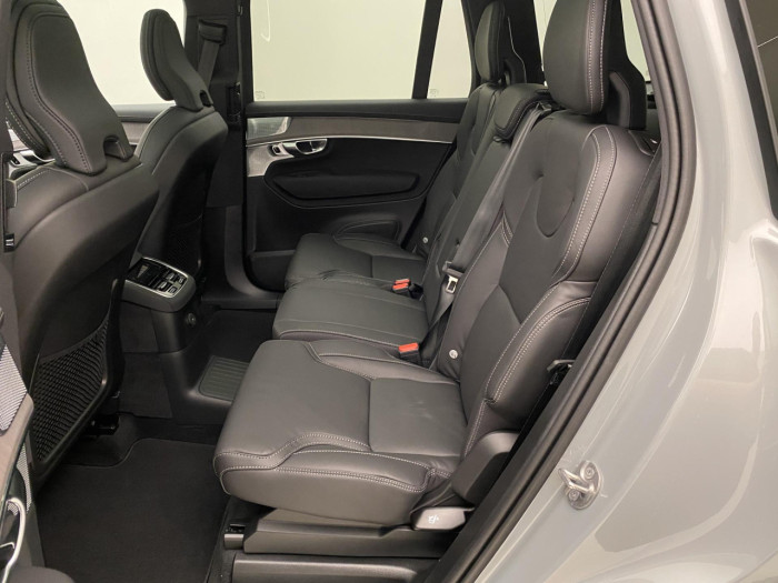 Volvo XC90 T8 AWD Plug-in DARK PLUS 7m na operativní leasing