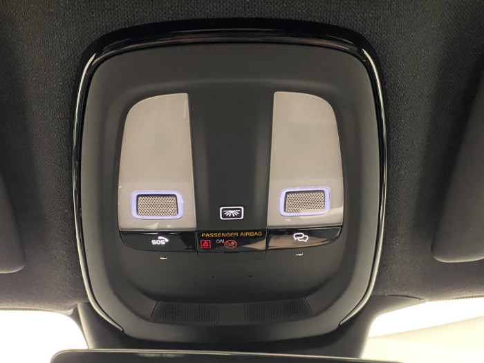 Volvo XC40 B4 AUT DARK PLUS na operativní leasing