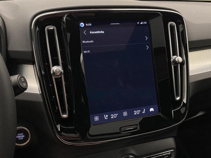 Volvo XC40 B3 AUT DARK PLUS na operativní leasing