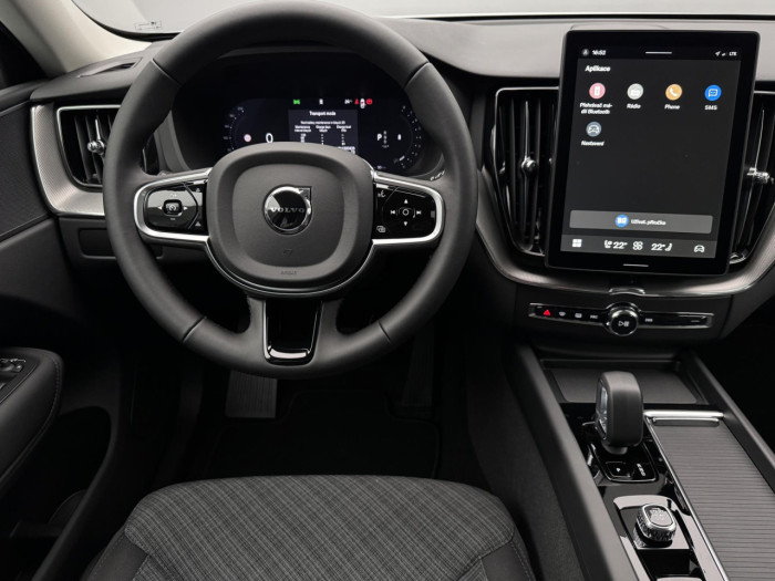 Volvo XC60 B5 AWD AUT CORE na operativní leasing