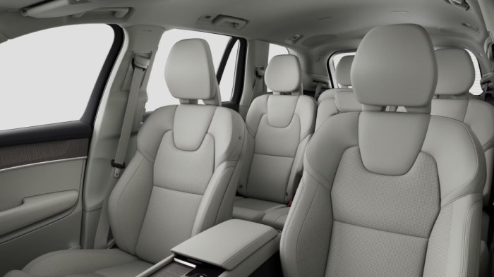 Volvo XC90 PLUS BRIGHT, B5 AWD, 184+10 kW / 250+14 HP na operativní leasing