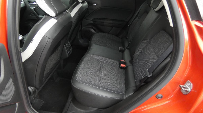 Renault Captur 1,3 TCe 140 Techno EDC na operativní leasing