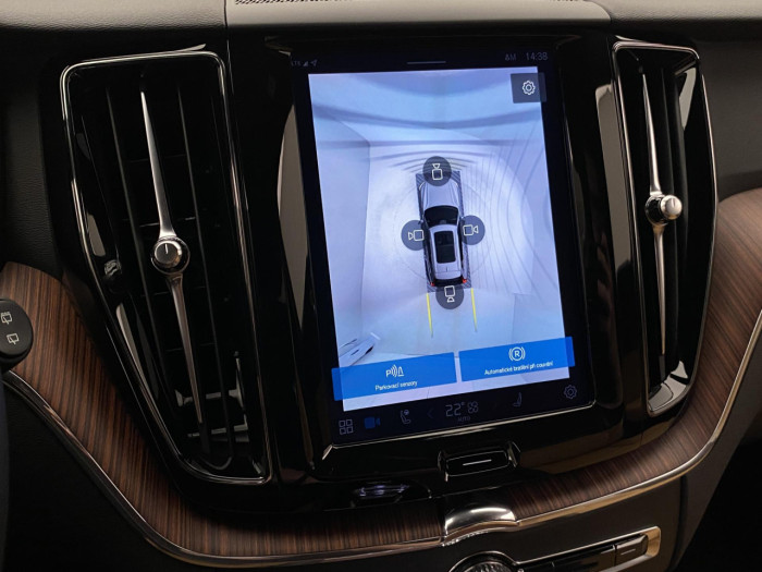 Volvo XC60 B5 AWD AUT DARK PLUS na operativní leasing