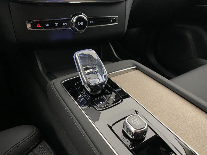 Volvo XC90 T8 AWD RECHARGE BRIGHT PLUS 7m na operativní leasing