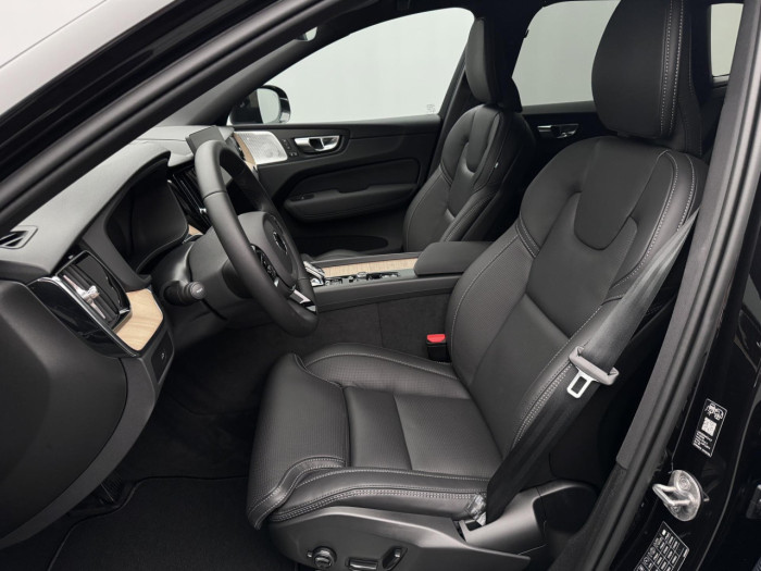 Volvo XC60 B5 AWD AUT BRIGHT PLUS na operativní leasing