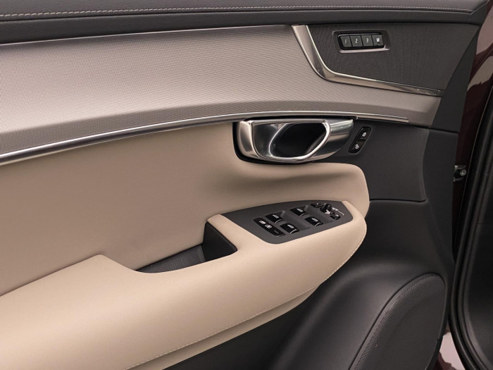 Volvo XC90 B5 AWD AUT CORE 7míst na operativní leasing