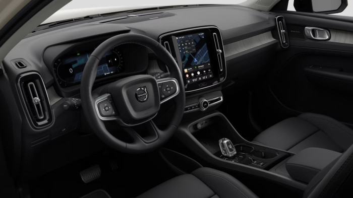 Volvo XC40 B3 AUT DARK ULTRA na operativní leasing