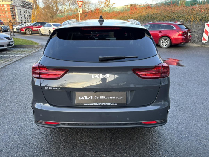 KIA Ceed SW CD 1,5 T-GDi GPF 7DCT TOP + PAKET BUSINESS automat na operativní leasing