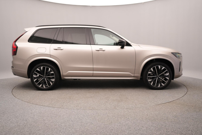Volvo XC90 T8 AWD Plug-in DARK ULTRA 7 na operativní leasing