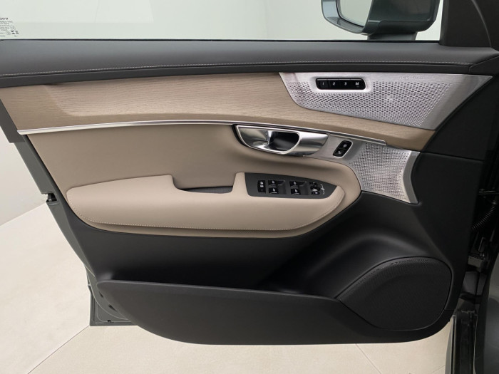 Volvo XC90 T8 AWD Plug-in BRIGHT ULTRA na operativní leasing