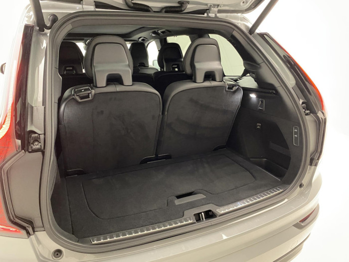 Volvo XC90 B5 AWD BLACK EDITION PLUS 7 na operativní leasing