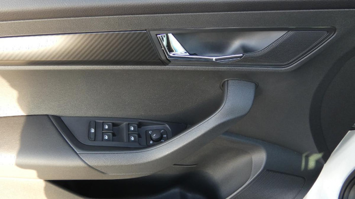 Škoda Karoq 1,5 TSI Sportline na operativní leasing