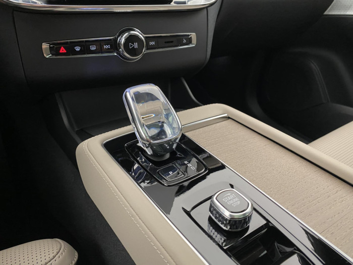 Volvo XC90 T8 AWD Plug-in BRIGHT ULTRA na operativní leasing