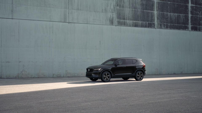 Volvo XC40 B3 AUT DARK PLUS na operativní leasing