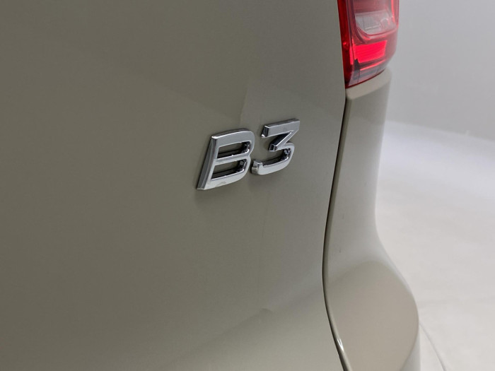 Volvo XC40 B3 AUT DARK PLUS na operativní leasing